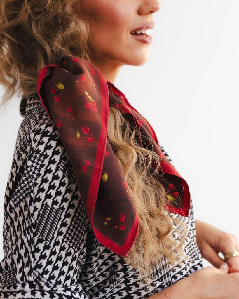 apaszka jedwabna dwustronna wisnie spadiora 32