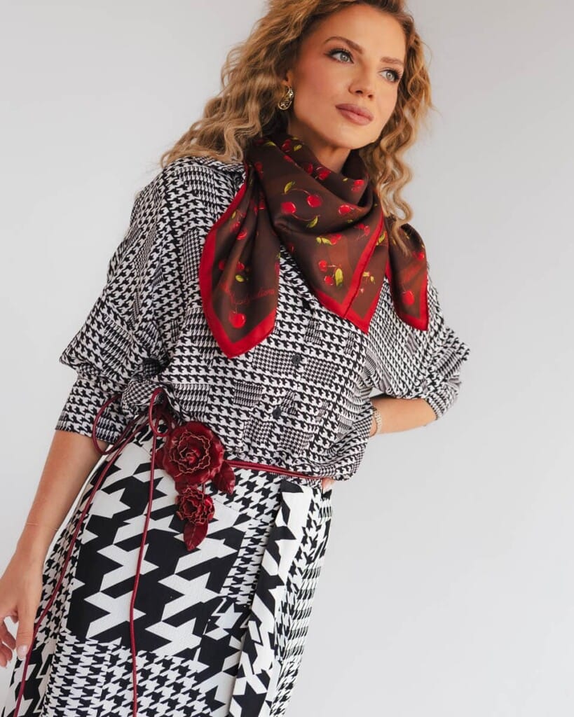 apaszka jedwabna dwustronna wisnie spadiora 34