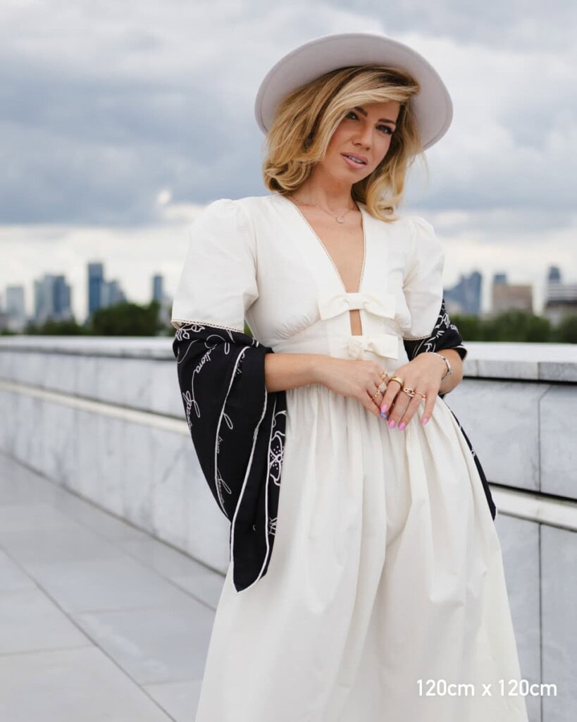 chusta welniano jedwabna dwustronna feminimal czarna spadiora 5