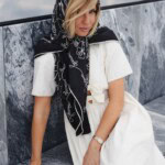 chusta welniano jedwabna dwustronna feminimal czarna spadiora 7