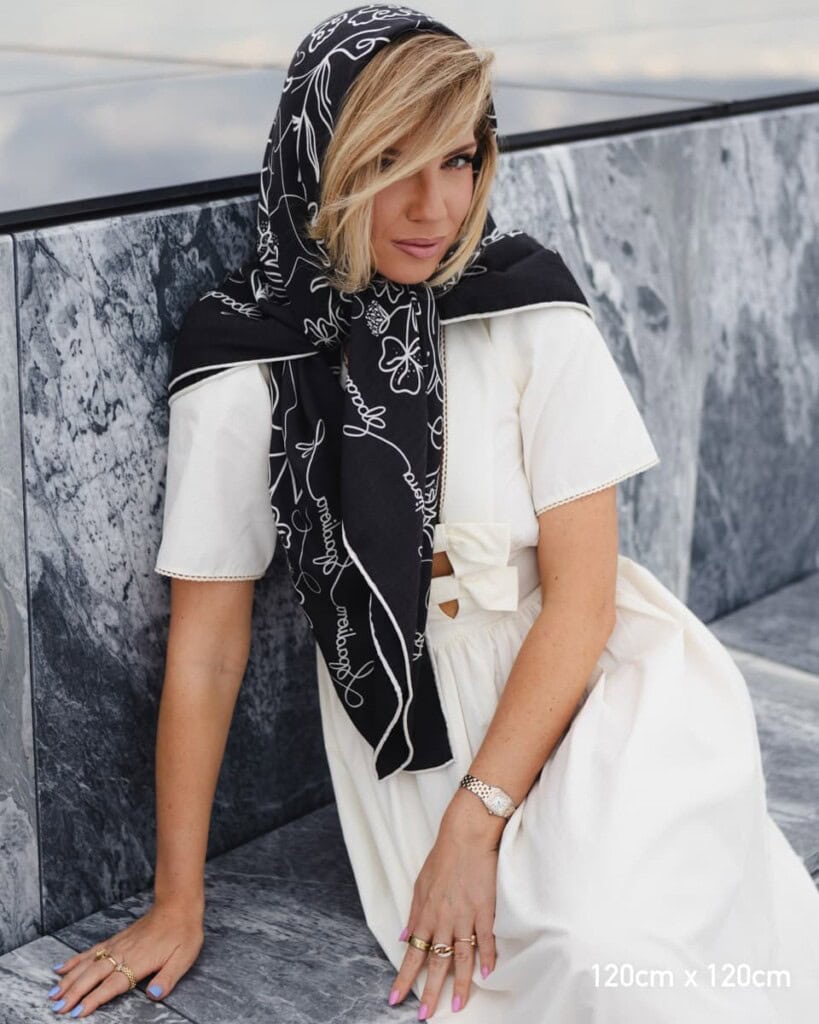 chusta welniano jedwabna dwustronna feminimal czarna spadiora 7