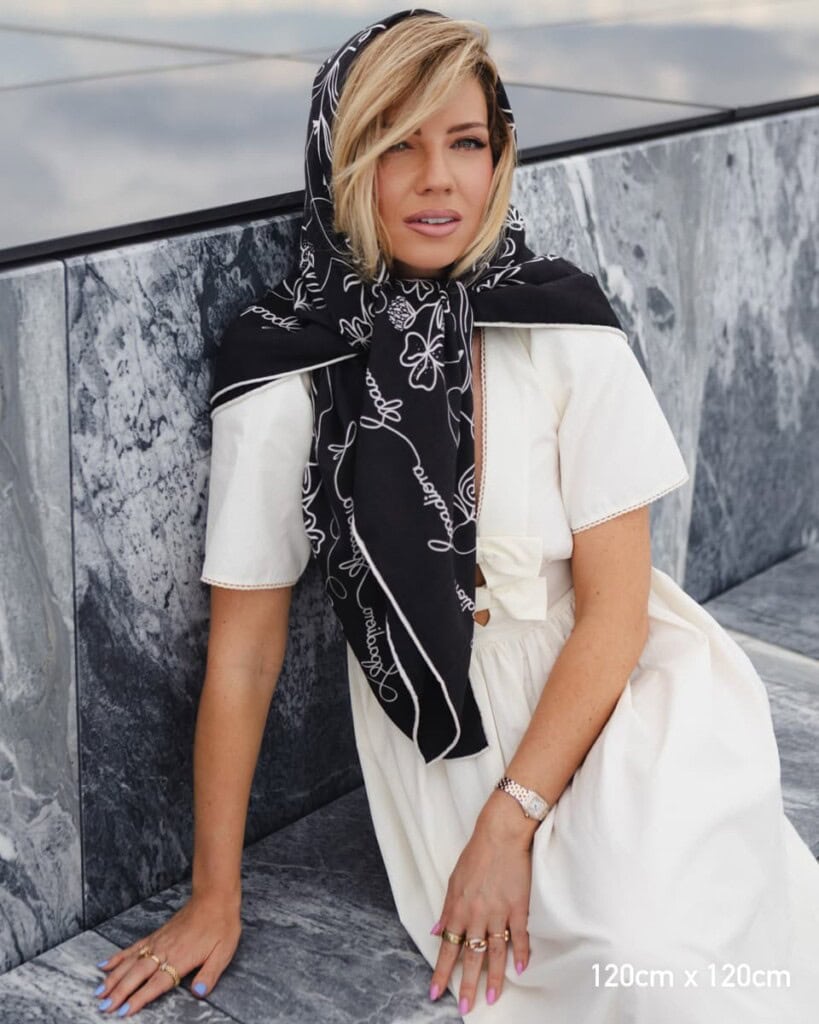 chusta welniano jedwabna dwustronna feminimal czarna spadiora 9