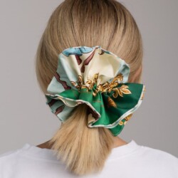 jedwabna gumka scrunchie ornamilo karuzela butelkowa zieleń spadiora