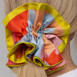 jedwabna gumka scrunchie ornamilo self love first  spadiora 1
