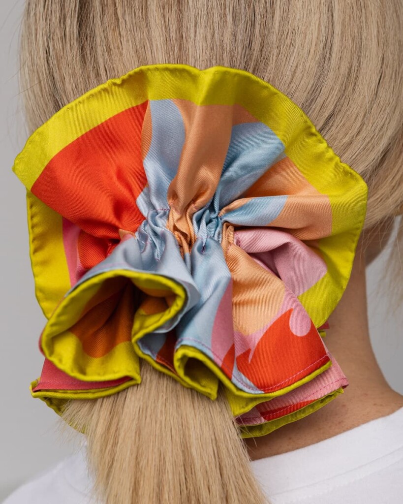 jedwabna gumka scrunchie ornamilo self love first  spadiora 1