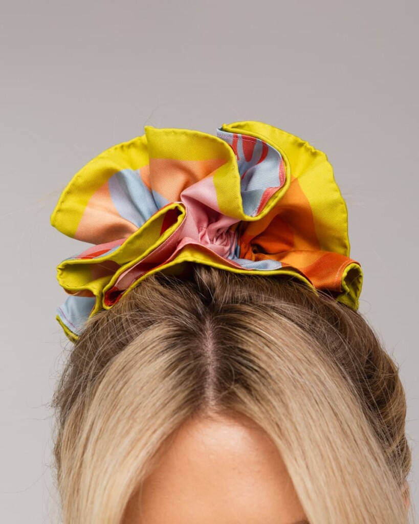 jedwabna gumka scrunchie ornamilo self love first  spadiora 3