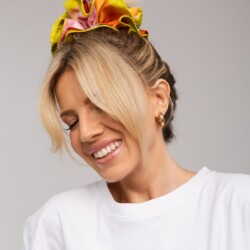 jedwabna gumka scrunchie ornamilo self love first  spadiora 4