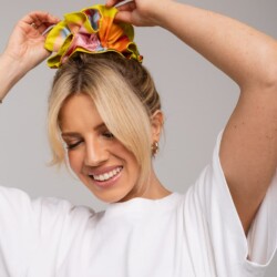 jedwabna gumka scrunchie ornamilo self love first  spadiora 5